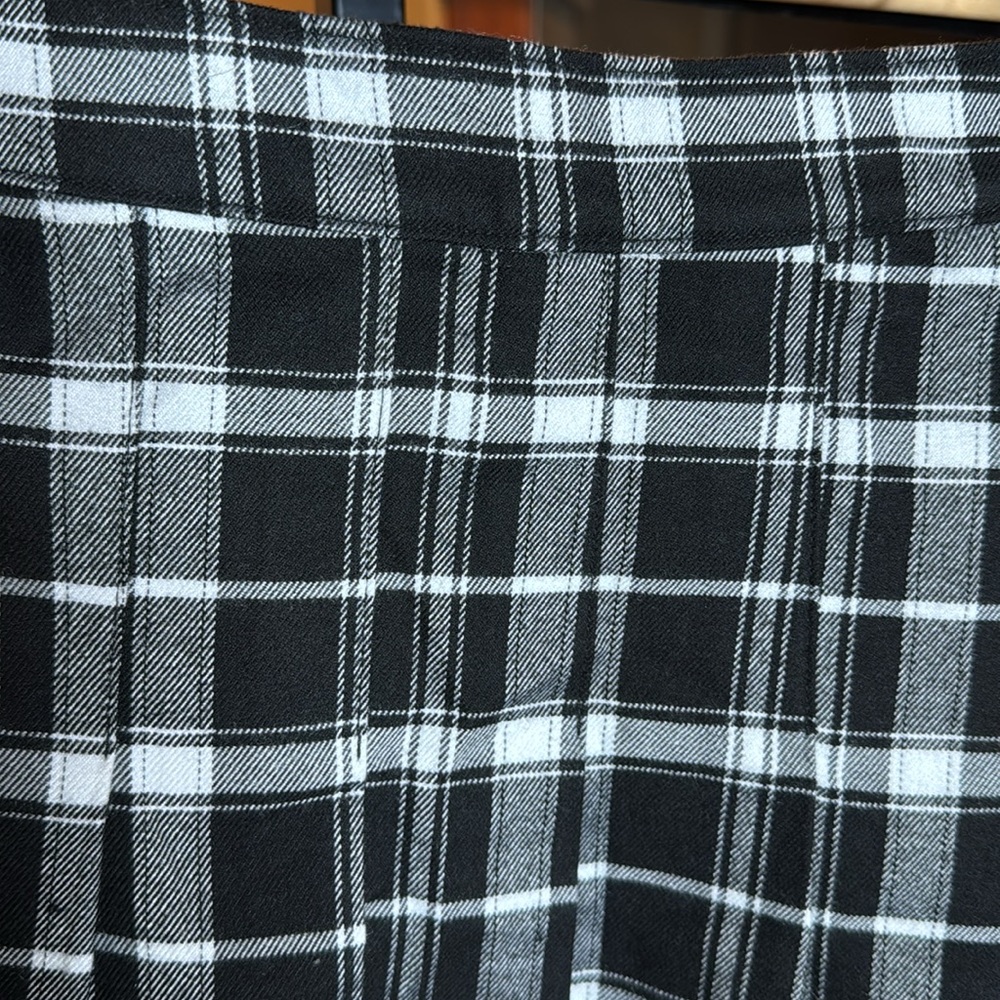 Hollister Black and White Plaid Mini Skirt - Picture 7 of 10